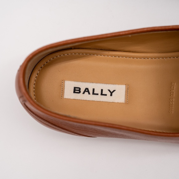 size 8.5 Bally Tan Saily Cuero Goat Grained Leather Gold Chain Tassel Loafers main image 2